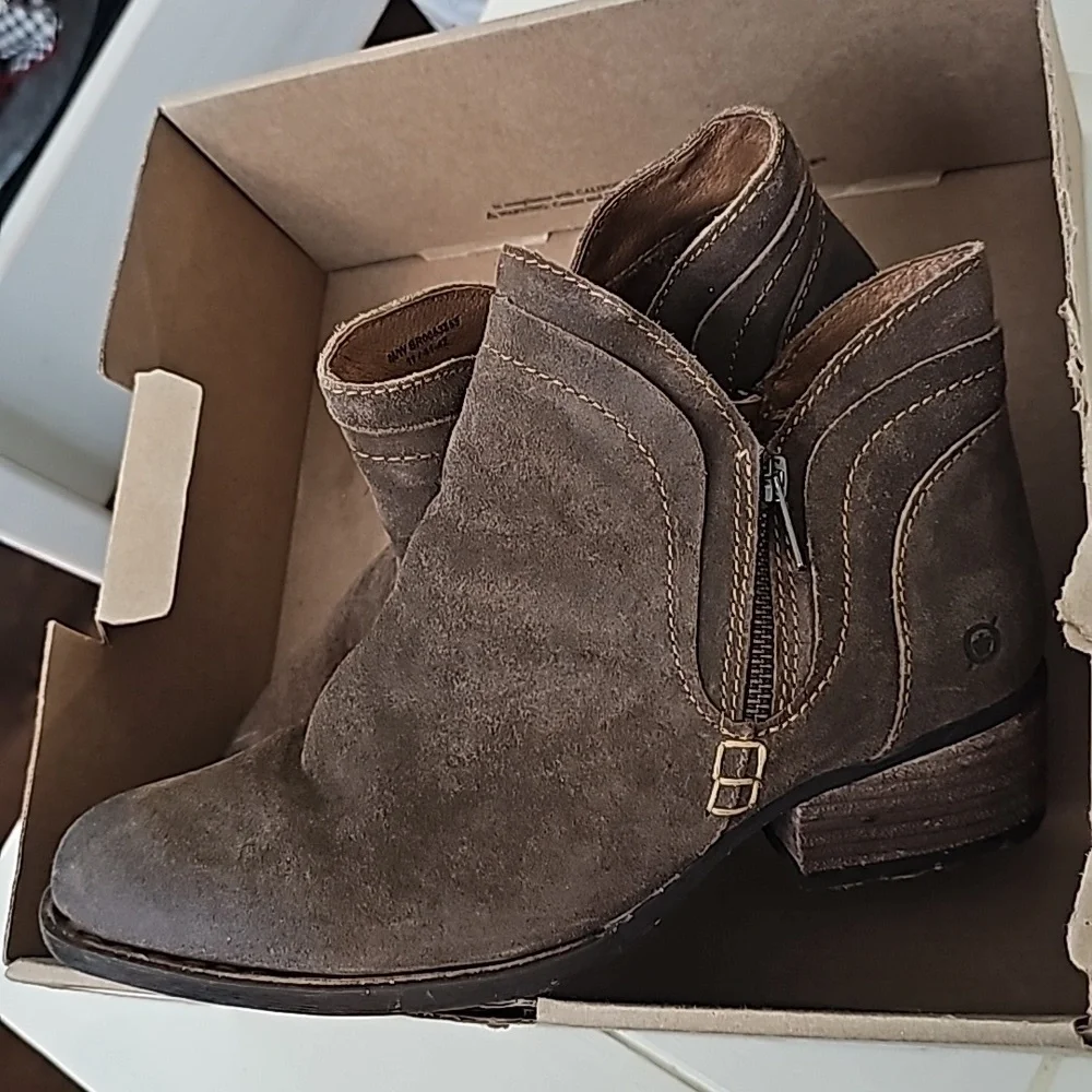 Born 11 M zip booties Malta ii brown taupe